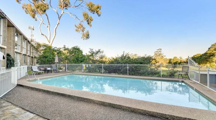 red-star-west-ryde-motel-pool